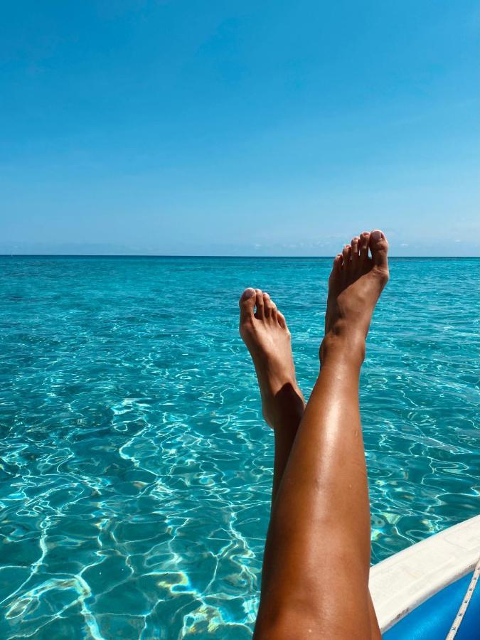 Готель Reef Edge Thulusdhoo, Maldives Екстер'єр фото